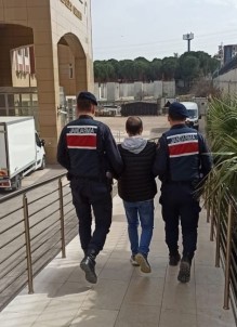 Uyusturucu Taciri Jandarmadan Kaçamadi