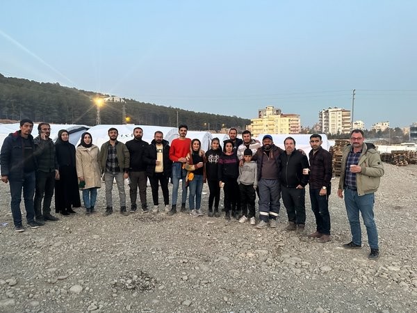 Siverekli Gönüllülerin desteğiyle Adıyaman’da çadır kentler kuruluyor