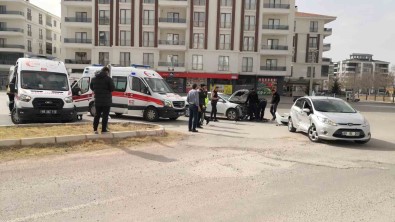 Aksaray'da 2 Otomobil Çarpisti Açiklamasi 1 Yarali