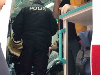 Genç Kiz 3 Kadin Tarafindan Sokak Ortasinda Darp Edildi