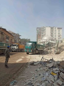 Mehmetçik Deprem Bölgesinde Çalismalarini Sürdürüyor
