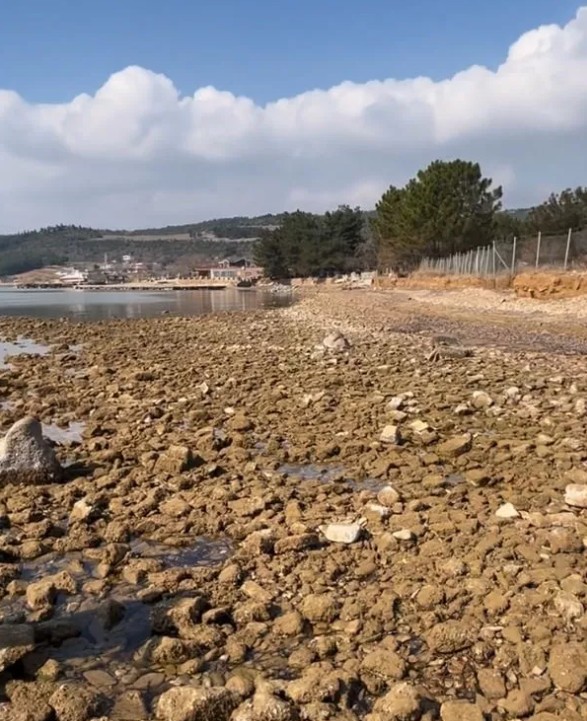 Saros Körfezi’nde deniz suyu metrelerce çekildi