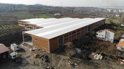 Lapseki'de Kapali Pazaryerinin Çevre Düzenlemesi Çalismalari Devam Ediyor