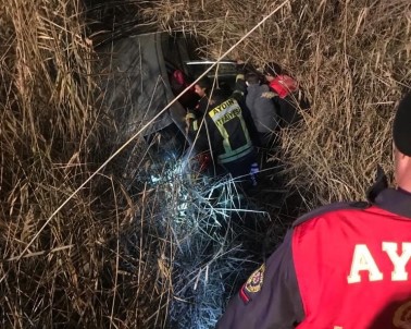 Otomobil Sazlik Alana Devrildi Açiklamasi 3 Yarali