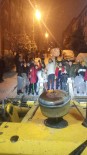 Pursaklar'da Kar Topu Oynamak Isteyen Vatandaslardan Kar Küreme Aracina Sevimli Protesto Haberi
