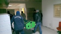 Yanginda Hayatini Kaybeden Vatandasin Cenazesi Kozan Devlet Hastanesi Morguna Getirildi