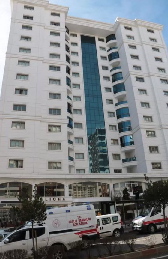 Feci ölüm: Pencere silerken 11’inci kattan düştü