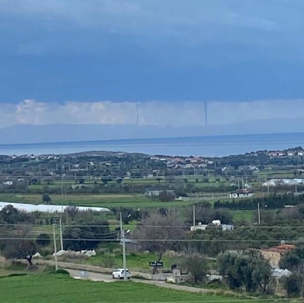 İzmir’de korkutan görüntü! Aynı anda 8 hortum oluştu