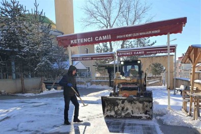 Bayburt Belediyesinin Kar Mesaisi Araliksiz Devam Ediyor