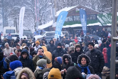 Haluk Levent'ten Eksi 10 Derecedeki Konserinde Yürekleri Isitan Davranis