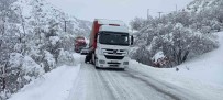 Tunceli'nin Pülümür Ilçesi Ile Erzincan Siniri Arasi Tir Geçislerine Kapatildi