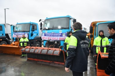 Bahçelievler'de Kar Yagisina Karsi Bin 200 Personel, 152 Araç Ve Is Makinesi 7/24 Görev Yapacak