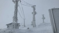 Derecik'te Sibirya'yi Aratmayan Soguklarda, Elektrik Direkleri Buz Tuttu Haberi