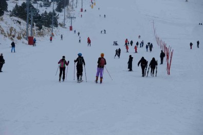 Erzincan'da Beklenen Kar Yagisinin Ardindan Kayak Sezonu Açildi