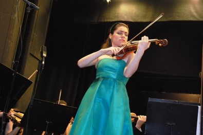 Genç Virtüöz ÇDSO'da Konser Verdi