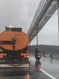 Kuryeler Ve Motosikletli Sürücüler Zor Anlar Yasadi