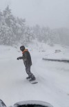 Uludag Yolunda Trafik Olustu, O Snowboard Yaparak Indi Haberi