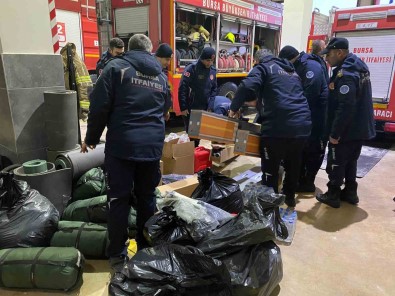 Bursa AFAD Ve Büyüksehir Itfaiye Dairesi Ekipleri Deprem Bölgesine Dogru Yola Çikti