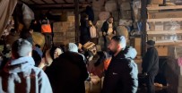 Bursa'da Vatandaslar Depremzedeler Için Yardima Kostu