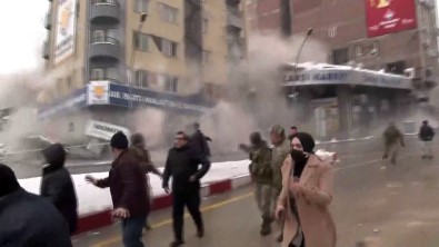 Deprem Bölgesi Besik Gibi, 7,5 Büyüklügünde Artçi Deprem Hasarli Binayi Böyle Yikti