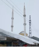 Depremde Cami Minaresi Besik Gibi Sallandi, O Anlar Kamerada Haberi