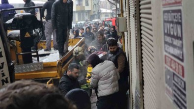 Günün Ilk Isiklariyla Deprem Bölgesi