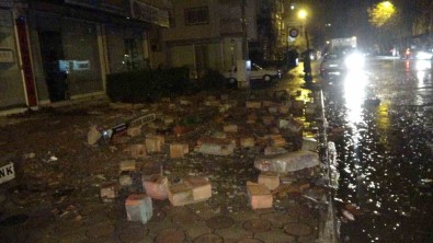 Kozan'da Vatandaslar Pazar Yeri Ve Kapali Spor Salonunda Toplandi