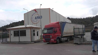 Yalova'dan Deprem Bölgesine 10 Tir Çadir, 12 Araç Ile 115 Arama Kurtarma Personeli Gönderildi