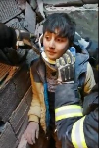 Büyük Çaba, Inanilmaz Kurtulus, 9 Yasindaki Çocuk 28 Saat Sonra Kurtarildi