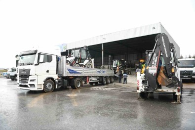 Çayirova'dan Deprem Bölgesine 5 Is Makinesi
