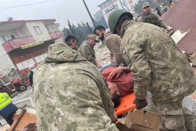 Deprem bölgesinde 7 bin 500 Mehmetçik görev yapıyor...