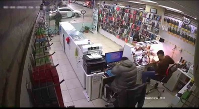 Telefon Bataryasi Bir Anda Alev Aldi