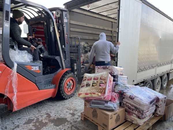 Karadeniz'den deprem bölgesine yardım seferberliği .