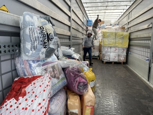 Karadeniz'den deprem bölgesine yardım seferberliği .
