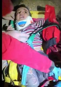 Acil Kurtarma Saglik Ekipleri Ayni Binanin Enkazindan 3 Kisiyi Kurtardi