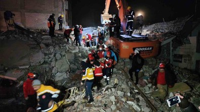 Adiyaman'da 1 Kisi Enkazdan 65 Saat Sonra Kurtarildi