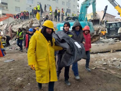 Adiyaman'da 27 Yasindaki Genç Kiz 55 Saat Sonra Enkazdan Sag Çikarildi