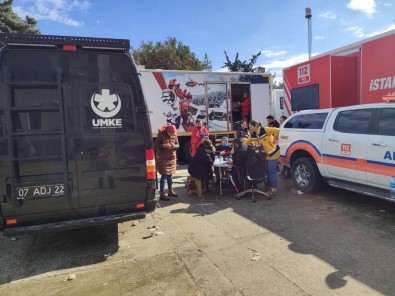 Antalya'dan 535 Saglik Personeli Deprem Bölgesinde