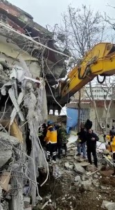 Baba Ve Oglu 54 Saat Sonra Enkazdan Çikarildi