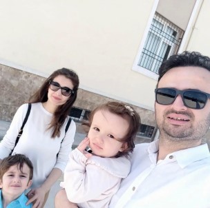 Depremde Hayatini Kaybeden Anne Ve Çocuguna Aci Veda