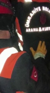 Depremden 50 Saat Sonra Anne Ile Oglu Enkazdan Sag Kurtarildi