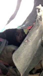 Enkaz Altindaki 5 Yasindaki Yagmur Herkesi Aglatti Açiklamasi 'Çok Üsüyorum Baba'