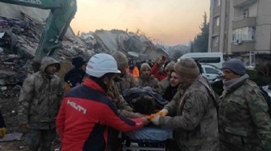 Hatay’dan sevindirici haber: 51 saat sonra 5 yaşındaki kız çocuğu sağ kurtarıldı