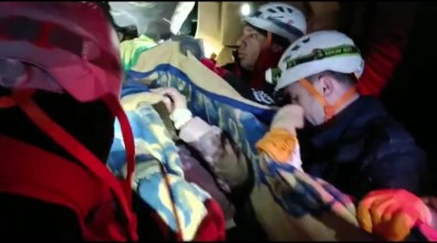 IHA Muhabirleri Fark Etti, 45 Saat Sonra 2 Kisi Sag Kurtarildi