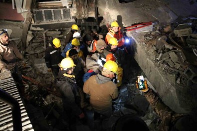 Kahramanmaras'ta 65 Saat Sonra Bir Kisi Daha Enkazdan Sag Kurtarildi