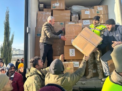 Manavgat'tan Deprem Bölgesine 5 Tirlik Yardim