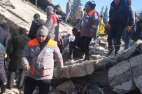 Melikgazi Belediyesi Ekipleri Enkazdan 15 Can Kurtardi