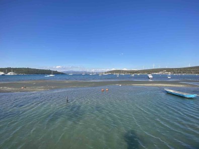 Seferihisar'da Deniz 25 Metre Çekildi