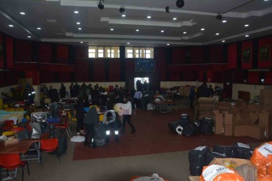 19 Mayis'tan Deprem Bölgesine 5. Tir Yolcu Edildi