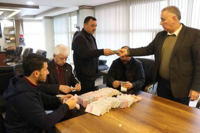 Aksaray'daki Süt Üreticilerinden Deprem Bölgesine 1 Milyon Lira Yardim